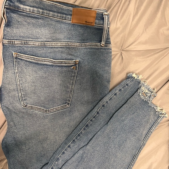 Madewell medium wash denim in 10” hi-rise skinny with frayed hem. Size 37. - Picture 1 of 3
